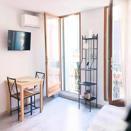 Studio For 2 People شقة